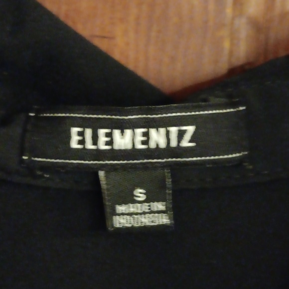 Size Small  woman's elementz button up blouse. - Picture 2 of 3